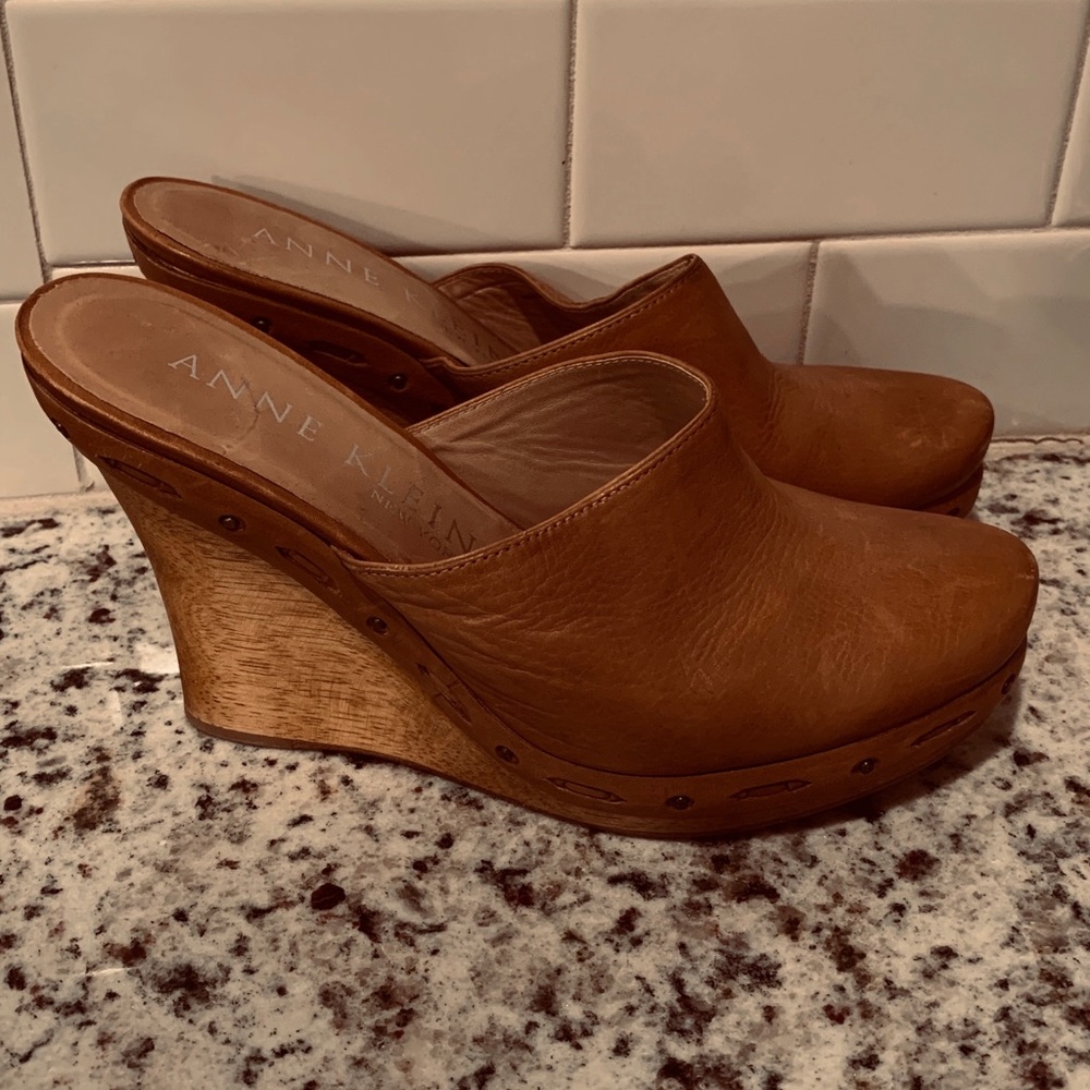 Anne Klein Clog